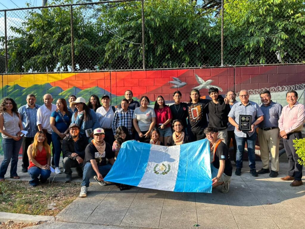 Promoviendo «el derecho a quedarse en casa»: delegación del Centro Laboral de la UCLA a El Salvador y Honduras